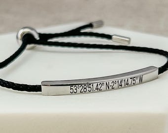 Armband mit Gravur mit Namen, Koordinaten, Datum usw Kundenspezifisches Edelstahl-verstellbares Schieber-Armband