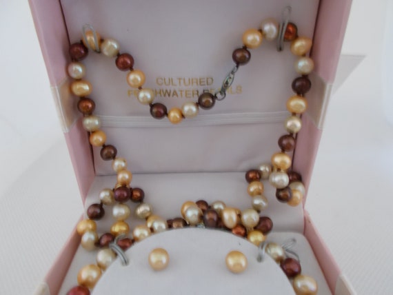 Vintage 1950's Girls Cultured Pearl Jewelry Set N… - image 3