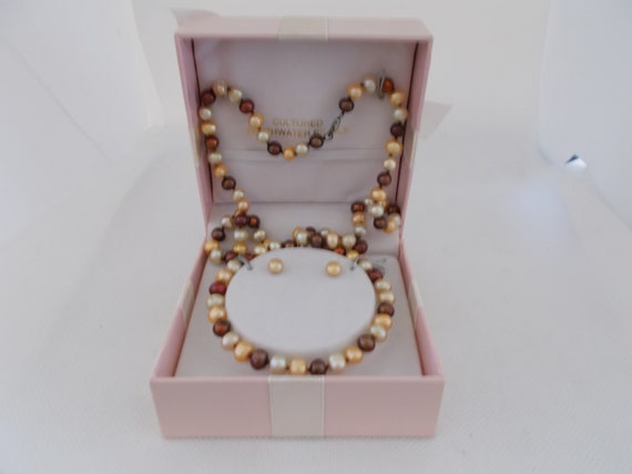 Vintage 1950's Girls Cultured Pearl Jewelry Set N… - image 1