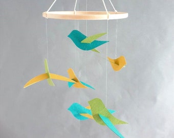 Mobile pour bébé 6 Oiseaux verts éco responsable 20x45cm Décor de chambre.