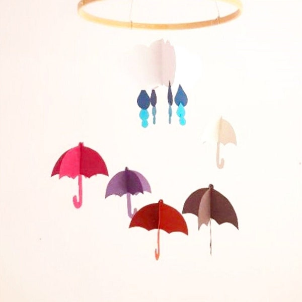 Mobile bébé Parapluies roses et nuage cercle en bois 20x50cm.