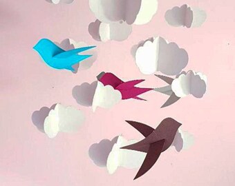 Mobile bébé Oiseaux et nuages sur cercle en bois 25x60cm éco responsable.