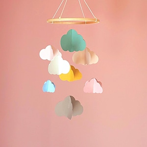 Mobile per neonati in carta con 8 nuvole - Colori pastello - Mobile fatto a mano per la cameretta del bambino