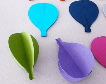 Ein Heißluftballon aus recyceltem Kartonpapier, umweltfreundlich für Innendekoration, Partydekoration, Deko-Accessoires.