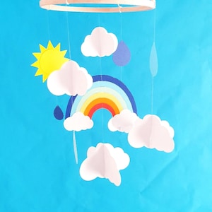 Móvil bebé arcoíris - Nubes arcoíris en cartón reciclado 20x50cm Ecológico