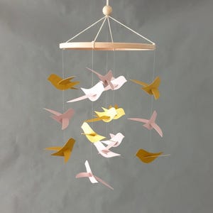 Giostrina per bambini Regalo personalizzato - 15 Uccelli su cerchio di legno 20x45 cm