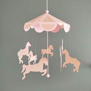 Carrousel de chevaux 24x50cm papier cartonné Décor de chambre de bébé Cadeau naissance.