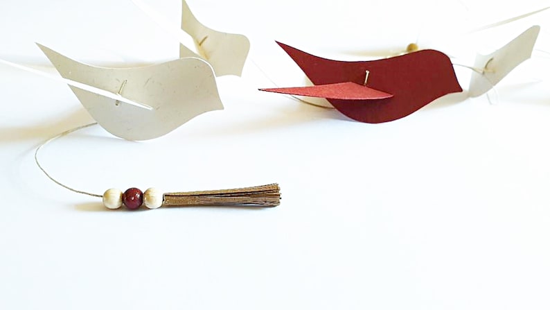 Oiseaux rouge blanc papier recyclé guirlande 120cm déco chambre artisanat main