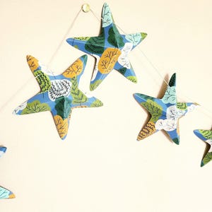 Guirlande 9 étoiles 3D - 150 cm papier cartonné avec motifs arbres