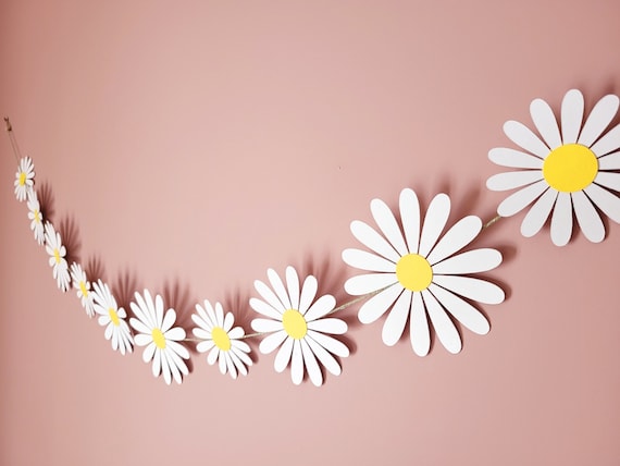 Guirlande fleurs 12 marguerites en papier 145cm - Déco florale nature et personnalisable