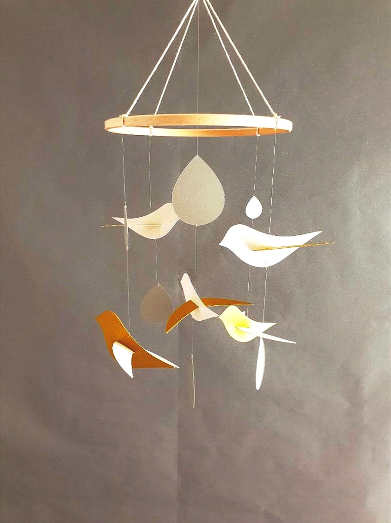 Mobile bébé 5 Oiseaux crème et or Gouttes argentées 20x50cm Cadeau de naissance Mobile pour berceau. image 2