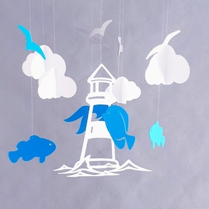 Móvil para bebé hecho a mano - Tema costero con faro, gaviotas y peces de papel