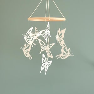 Móvil mariposa de papel - Colgante mariposa personalizable - Decoración aérea para habitación de bebé o regalo de nacimiento