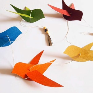 Ghirlanda decorativa di uccelli in carta da 100 cm – Decorazione poetica da parete – Cameretta per bambini – Decorazione per feste o compleanni