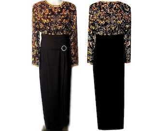Puede incluir: Un largo vestido de noche negro con una parte superior de lentejuelas doradas y marrones. El vestido tiene un corpiño ajustado y una falda fluida.