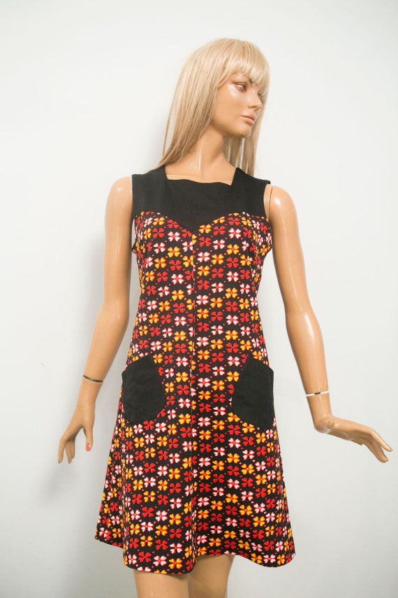 Vtg  60s woman vintage Mod mini dress/ black red … - image 2