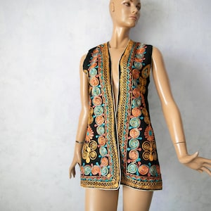 Chaleco bordado vintage / Diseño étnico bohemio en espiral / Chaleco hippie de poliéster negro para festivales / Talla S