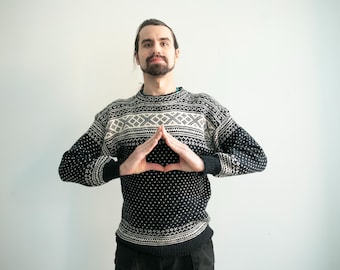 Men vintage Norwegian Wool Blend Sweater: Geometric Folk Pattern, Gray & White Unisex/M