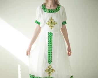 Habesha Kemis - Handgefertigtes äthiopisches weißes Gaze-Kleid mit grüner Stickerei / S