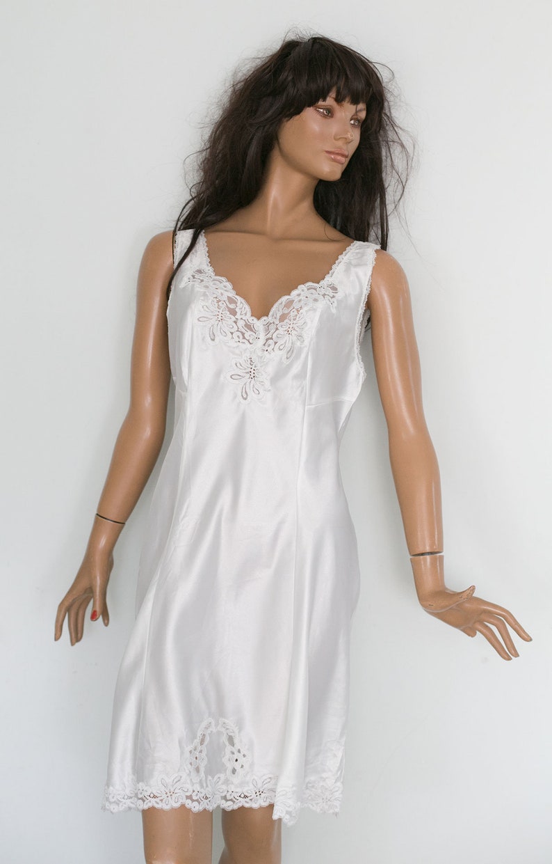 80s woman vintage white night dress slip knee length petticoat lace bust part trim knee length night gown ML