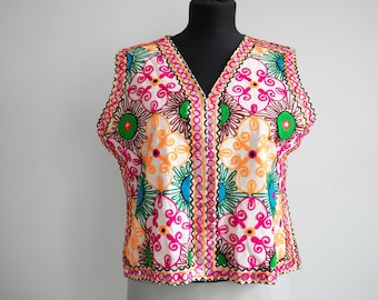 Vintage 90s  women's sleeveless waistcoat featuring  embroidered floral and geometrical patterns traditional Indian Kuchi