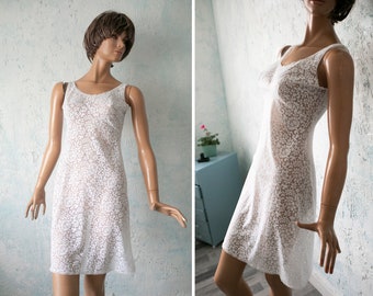 70s woman vintage white night dress slip/ knee length  full petticoat/ S
