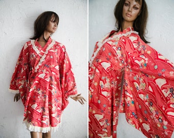 Roter japanischer süßer Kimono-Bademantel, Mini-Kawaii-Puppen-Wickelgürtel, Mini-Hausmantel mit Spitzenbesatz / S/M