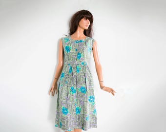 1950s Cotton Shirtwaist Dress: Blue Green Floral Print, Two-Pocket Sleeveless Garden Party Dress (S/M)