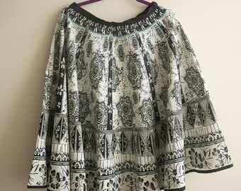 Vintage white  black  Full Circle Skirt | White Folk Print Cotton Geometric Print | High Waist Midi Swing Skirt, Size/S Waist 28"