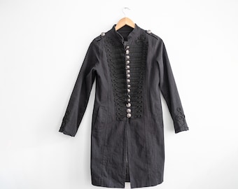 Vintage schwarzer Militär-Stil Husaren-Mantel / bestickte Gothic Lange Jacke / Baumwolle / klein