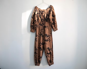 Vintage Y2K Damen-Jumpsuit aus braunem Baumwollmischgewebe mit afrikanischem Muster / Schulterfreier Schnitt / Größe S
