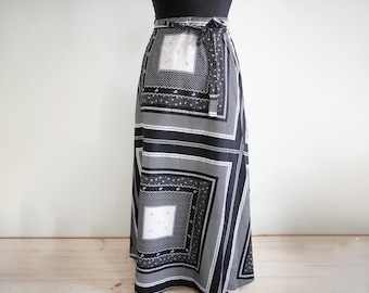 1970s Vintage Merry Finn Maxi  Wrap Skirt – Black & White Cotton  Hippie BOHO/ S