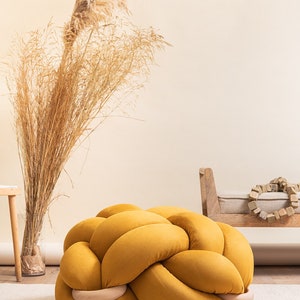 Großes veganes Wildleder Gelbes Wüstenkissen, Wildleder Bodenkissen, Knoten Bodenkissen, moderner Pouf, osmanisches Kissen, Pouf ottoman, Wildleder Pouf Bild 4