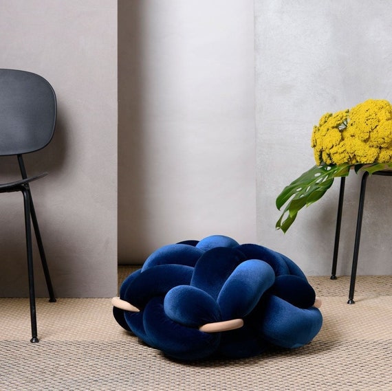 Knot floor cheap pillow