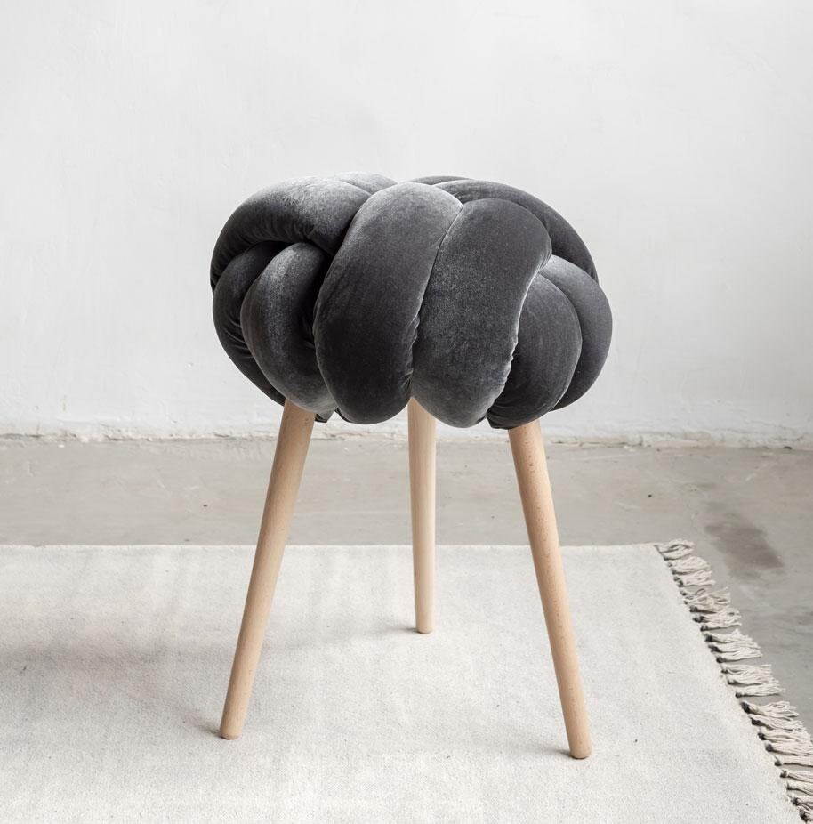 Grauer Samthocker, Design stuhl, moderner Stuhl, Industriehocker, Holzhocker, Samthocker