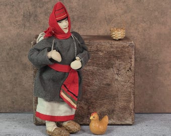 Vintage Stockinette Doll In Traditional Mordwa Folk Art Costume, Russian Gifts, Russian Folk Art