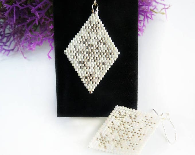 Star earrings, christmas earrings, snow earrings, beaded earrings, statement earrings, dangle earrings, triangles earrings, seed beads