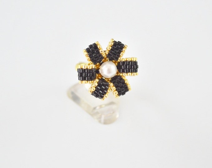 Flower ring, gold and black, pearl swarovski, seed bead ring, beaded ring, universal size, handmade ring, delicate ring, woven ring, gift