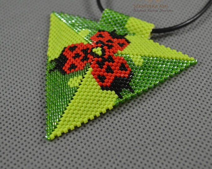 ladybug necklace, girl necklace, lady bird, lady bug beaded, pendant beaded, seed bead necklace, summer jewelry, triangle geometric