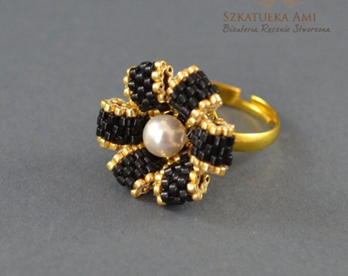 Flower ring, gold and black, pearl swarovski, seed bead ring, beaded ring, universal size, handmade ring, delicate ring, woven ring, gift
