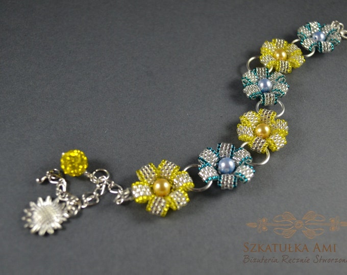 Flower bracelet, seed bead flower, beadwork bracelet, seed bead cuff, beadwoven bracelet, beadwoven jewelry, seed bead friendship, gift her