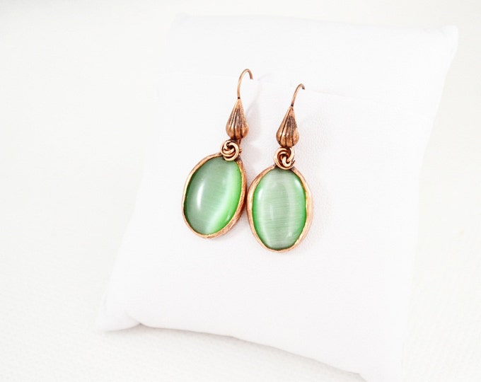 green copper earring, statement earrings, vintage earrings, cats eye earrings, dangle earrings, contemporary earring, hammered copper