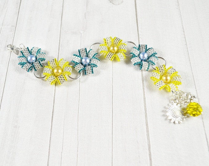 Flower bracelet, seed bead flower, beadwork bracelet, seed bead cuff, beadwoven bracelet, beadwoven jewelry, seed bead friendship, gift her