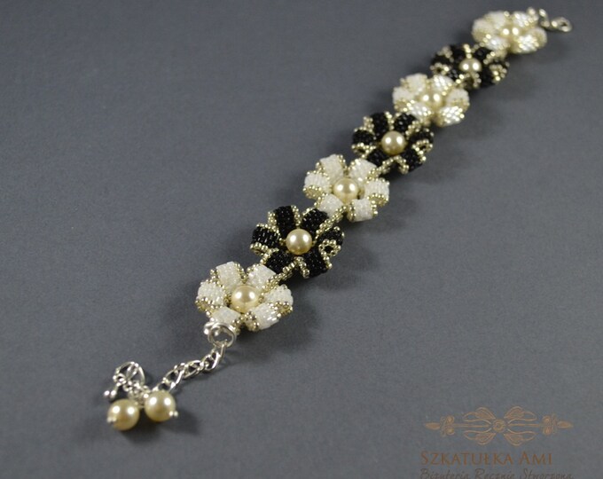 Flower bracelet, black and white, pearl swarovski, seed bead bracelet, woven bracelet, elegance bracelet, beaded bracelet, bracelet gift