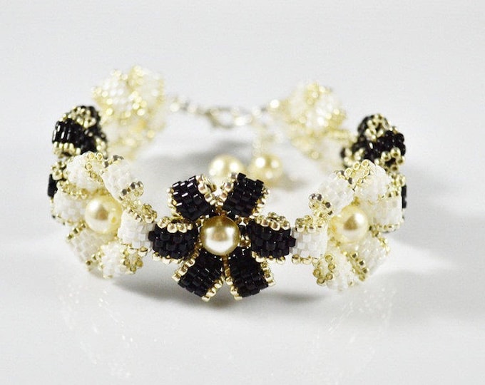 Flower bracelet, black and white, pearl swarovski, seed bead bracelet, woven bracelet, elegance bracelet, beaded bracelet, bracelet gift