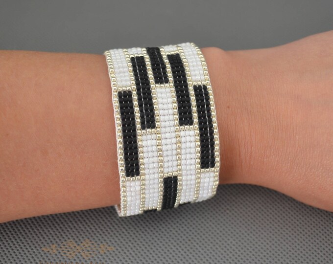 Black white loom bracelet, wide bracelet, woven bracelet, beaded bracelet, seed beads bracelet, Girl women gift cuff bracelet, elegant gift