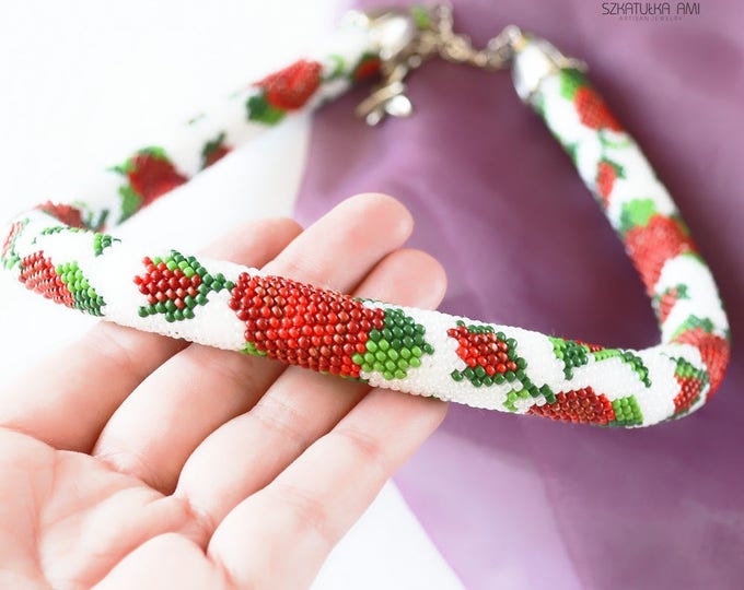 Red Roses Necklace, Crochet Necklace, flower necklace, beaded necklace, bridesmaid necklace, romantic necklace, seed bead necklace, unique