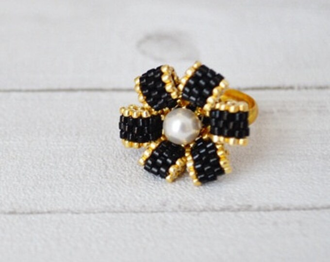 Flower ring, gold and black, pearl swarovski, seed bead ring, beaded ring, universal size, handmade ring, delicate ring, woven ring, gift