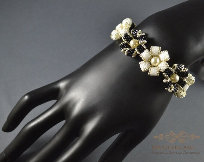 Flower bracelet, black and white, pearl swarovski, seed bead bracelet, woven bracelet, elegance bracelet, beaded bracelet, bracelet gift