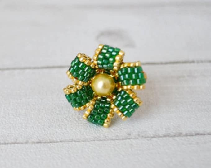 Green flower, beaded ring, seed bead ring, pearl swarovski ring, universal ring, gold pearl swarovski, flower ring, seed bead jewelry, gift